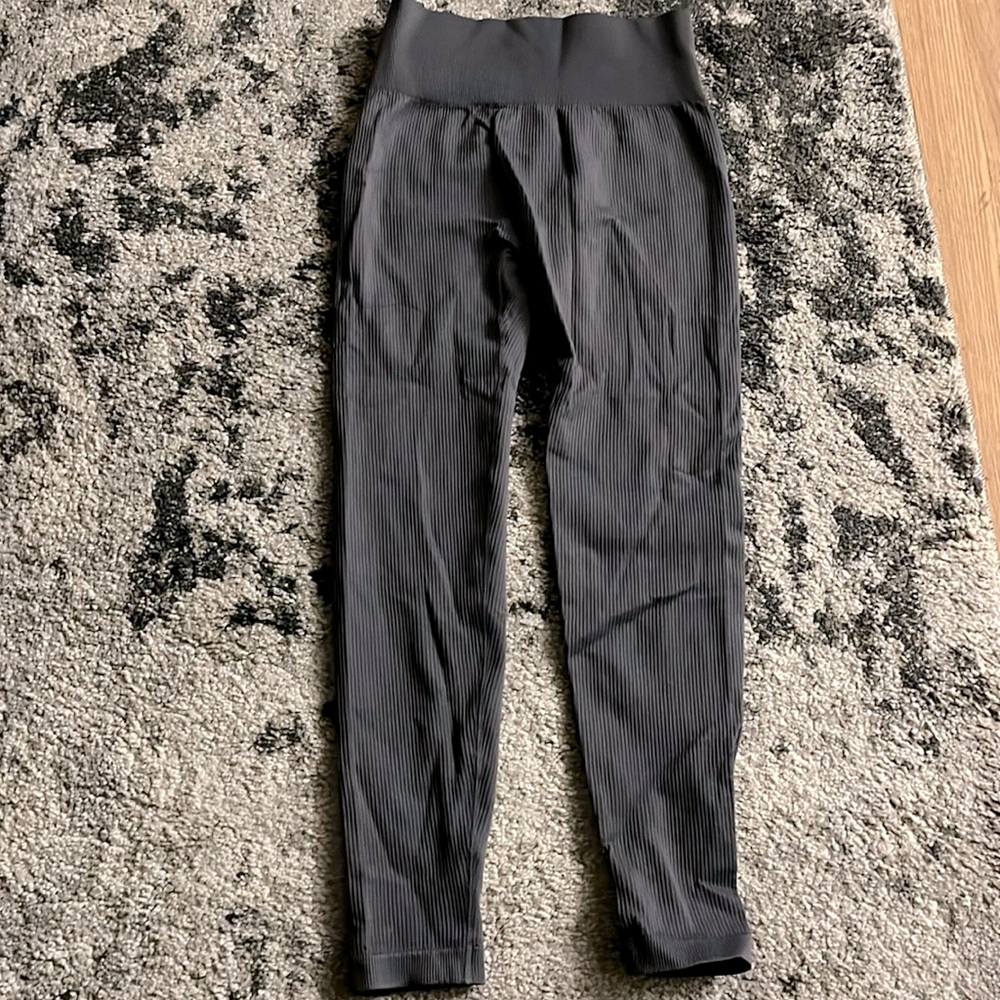 Gray ribbed workout pants- never been worn